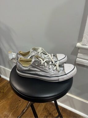 Classic Low-Top converse all stars Sneakers in Silver women’s size 9.5